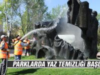 Büyükşehir'den parklara temizlik