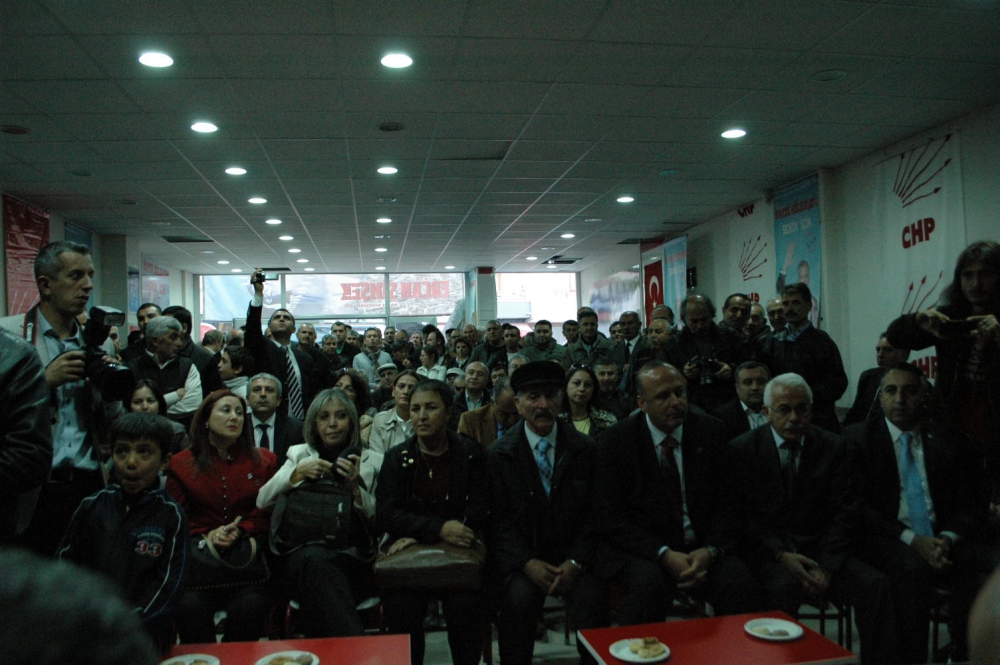ERCAN ŞİMŞEK GÖLBAŞI'NDA KASIRGA ETKİSİ YARATTI ! galerisi resim 103
