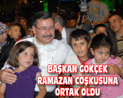 BAŞKAN GÖKÇEK GENÇLİK PARKINDA RAMAZAN ÇOŞKUSUNA KATILDI