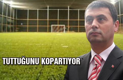 TUTTUĞUNU KOPARIYOR