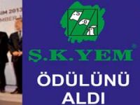 Ş.K. Yem Sanayi ve Ticaret A.Ş. Yönetim Kurulu Başkanı Şakir Çetin, ödülünü aldı.
