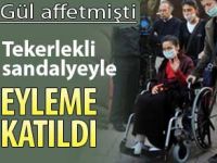 Zere tekerlekli sandalyeyle eyleme katıldı